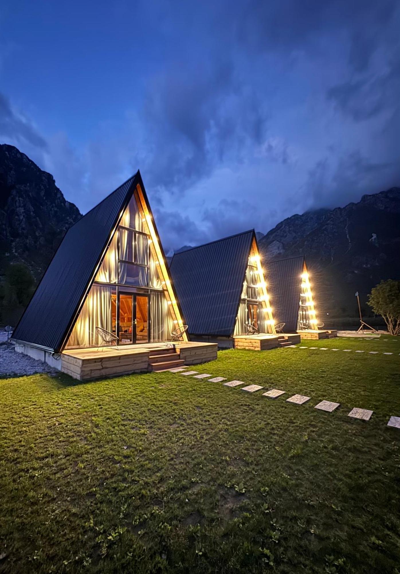 Monark Villas Shkodër Buitenkant foto